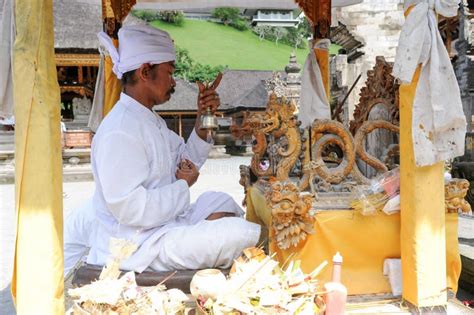 People Praying At Tirta Empul Hindu Temple Of Bali On Indonesia Editorial Stock Image Image Of
