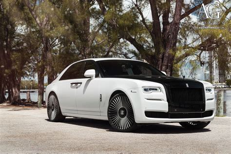 White Two Tone Rolls Royce Wraith 24 Inch Forged Monoblock Concave