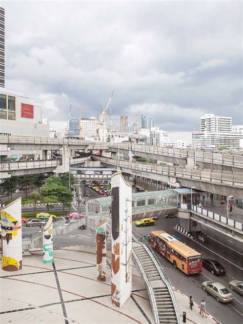 As well as its three floors and 3000 sq metres of gallery space, the centre also contains shops, private galleries, cafes and an art library. BACC (Bangkok Art & Culture Center)