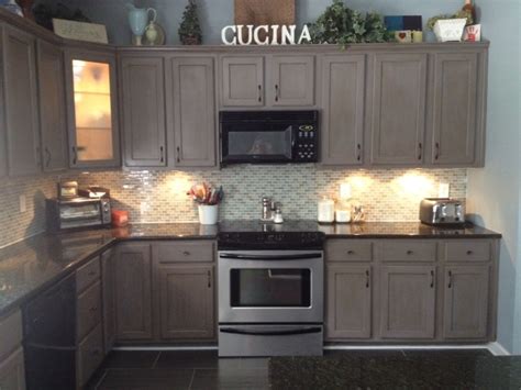 Cream kitchen cabinets offer a warm feel and elegant look in any cooking area. Federal Gray with Glaze - 2 Cabinet Girls