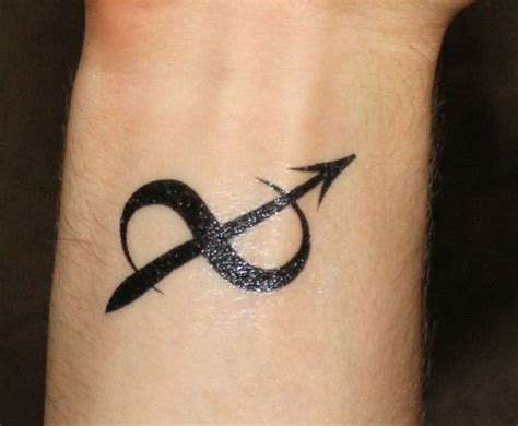 There are many different design options to choose from, and we compiled a list to help you choose a design for yourself. Simple Tattoo Design Ideas and Pictures - Tattdiz