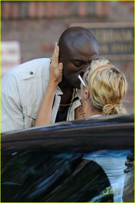 Heidi Klums Kiss From A Seal Photo 1202061 Photos Just Jared Celebrity News And Gossip