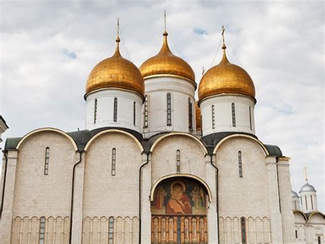 Premium Photo Dormition Cathedral In Moscow Kremlin