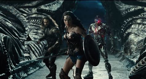 Fueled by his restored faith in humanity and inspired by superman's selfless act, bruce wayne enlists the help of his newfound ally, diana prince, to face an even greater enemy. Watch the First Full trailer for Zack Snyder's JUSTICE LEAGUE