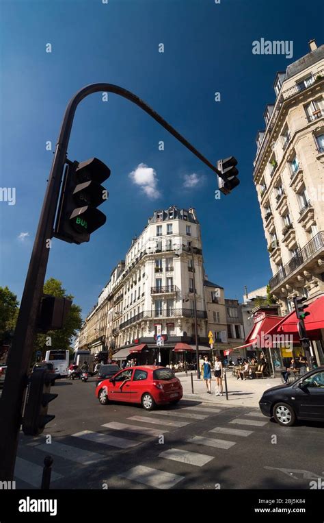 Paris Sept 16 2014 Traffic Lights And Pedestrian Crossing The