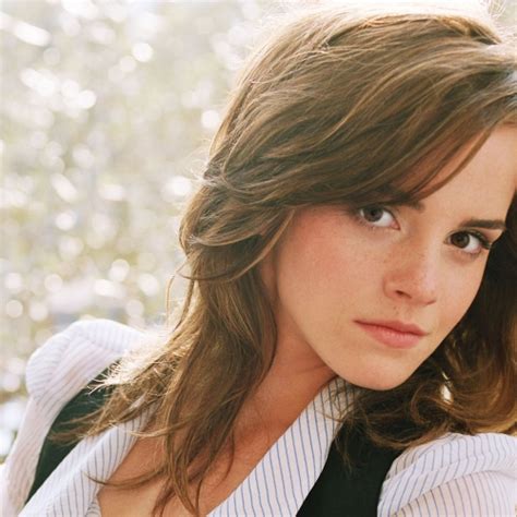 500x500 Resolution Emma Watson With Bag Images 500x500 Resolution