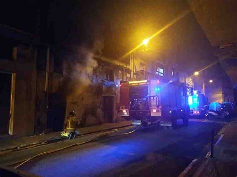 Un joven provoca un incendio en la casa que ocupaba ilegalmente en