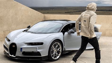 Να σημειωθεί πως ο benzema το 2014 είχε αγοράσει και μια bugatti veyron και δεν γνωρίζω αν την έχει ακόμη στο. Benzema viu Bugatti Chiron de CR7 e... não resistiu a ...