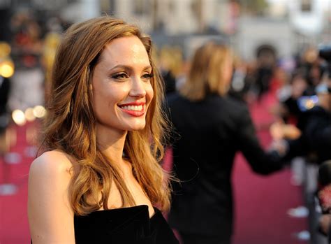 Angelina Jolies Mastectomy Spotlights Breast Cancer Treatment Options