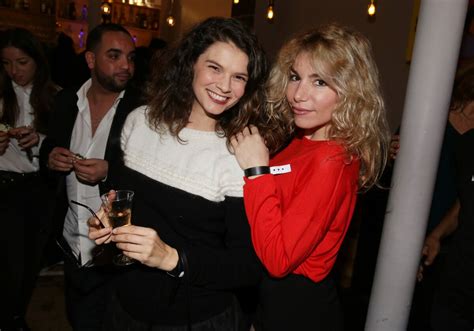 vidéo stéphanie pasterkamp et lola marois bigard à la soiree d inauguration du shelby à