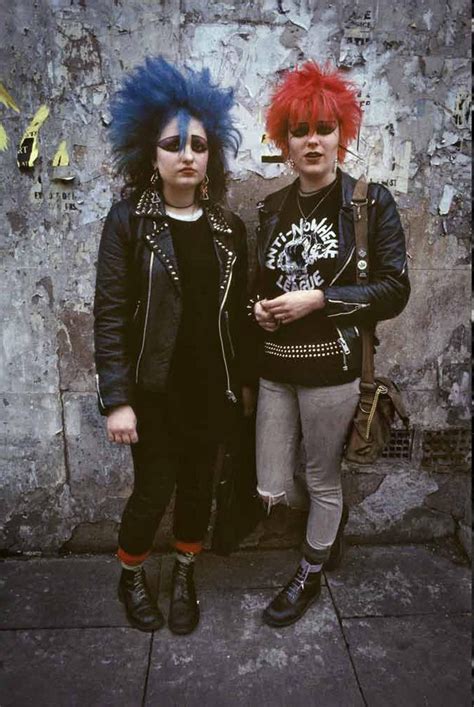 Derek Ridgers 78 87 London Youth Looks At The Punk Movement In London Photos Chicas Punk