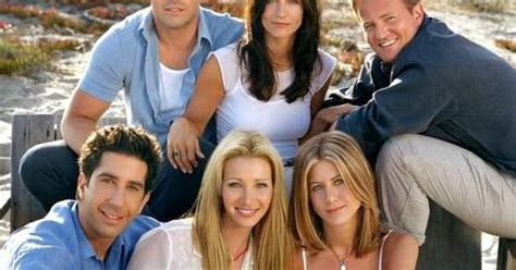 Before friends, jennifer aniston was offered a job on saturday night live but wound up turning the snl gig down to play rachel green, the spoiled yet likable waitress with the great hair. Friends | Séries | Premiere.fr