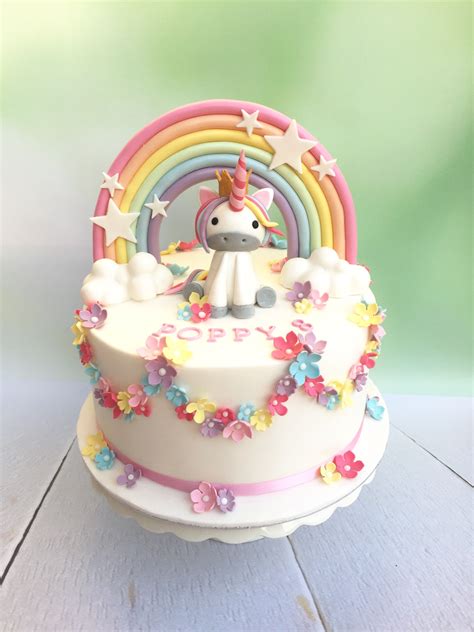 A Unicorn Cake For Poppys Birthday Too Cute Pastel De Unicornio