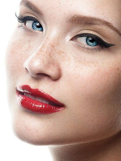 Rossetto Rosso Un Classico Intramontabile Cat Eye Makeup Bold Makeup
