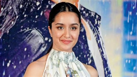 Hbd Shraddha Kapoor Actress Used To Work In A Coffee Shop Once Upon A Time L Hbd Shraddha