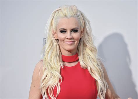 Anti Vaxxer Jenny Mccarthy And The Giant Candy Cane A Strange Holiday Tale Chicago Tribune