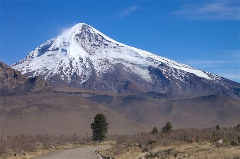 Premium Photo View Of The Lanin Volcano From The Road To Tromen Lake