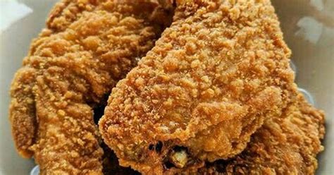 Alternatifnya anda bisa memasukkan secuil terigu ke dalam minyak untuk melihat apakah langsung berubah coklat dan berbuih. Resep Cara membuat Bumbu Marinasi Fried Chicken KFC ...