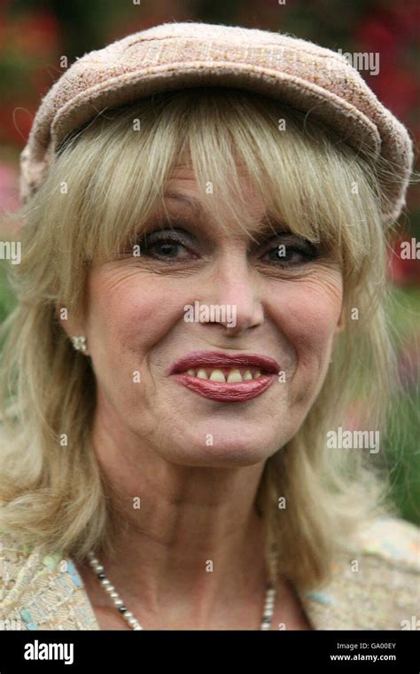 Joanna Lumley At The Chelsea Flower Show In London Stock Photo Alamy