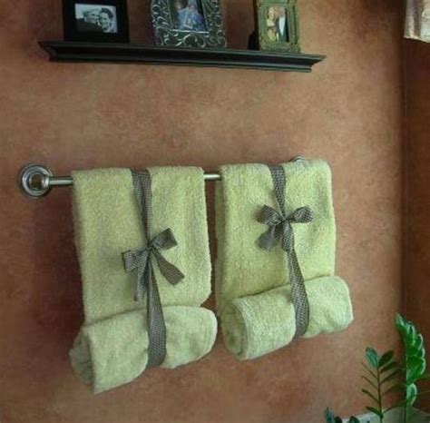 25 Creatively Easy Decorative Towels For Bathroom Ideas