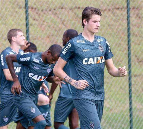 Veja Fotos Do Primeiro Treino Do Atlético Com Jogadores Utilizando Novo