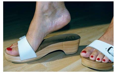 Pin Von Walk In Style Auf Wearing Wooden Sandals I Holzsandalen Holzschuhe Berkemann