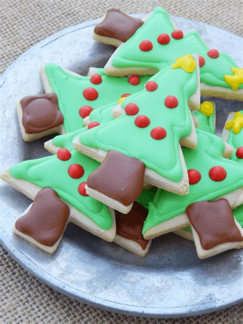 Santa cookies, kwanzaa cookies, menorah cookies, reindeer cookies: How to Decorate Christmas Tree Cookies With Royal Icing ...