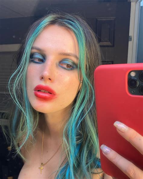 Photos Bella Thorne Wraps Movie Et Câlins Filles Photos Bella Thorne