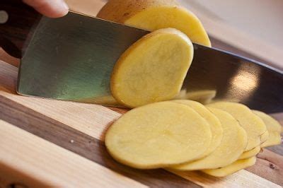If the splinter came out, make sure no parts of the splinter remain under the skin. How to Remove Splinters Under Your Fingernail? | New ...