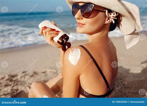 Beauty Woman Applying Sun Cream On Tanned Shoulder Skin And Body Care Sun Protection Stock