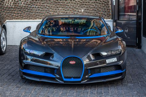 Bugatti Chiron Exposed Carbon With Blue Rspotted