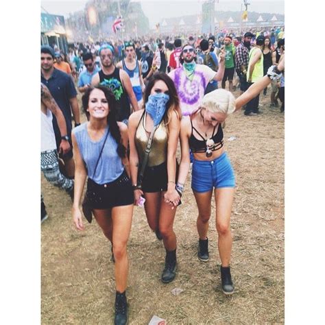 learn about the best festival fashion outfits over at festival gear rave