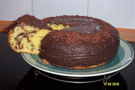 Eierlikörkuchen gehört nicht umsonst zu den klassikern auf der kaffeetafel. Eierlikörkuchen