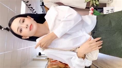 Boleh coba pakai kemeja putih dipadu rok plisket warna krem, tampilan stylish dengan aksen ikat pinggang tersebut. ootd summer outfits hijab: OBEN BASIC LINEN SHIRTS - YouTube