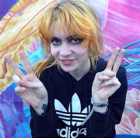 Grimes Claire Boucher Grimes Poses Grunge Aesthetic Messy