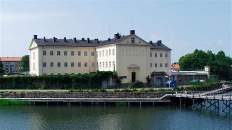 As part of an amalgamation of cargotec companies kalmar moved to ellesmere shropshire in 2009 to be with hiab. Trångt på fängelserna i Kalmar och Västervik | SVT Nyheter