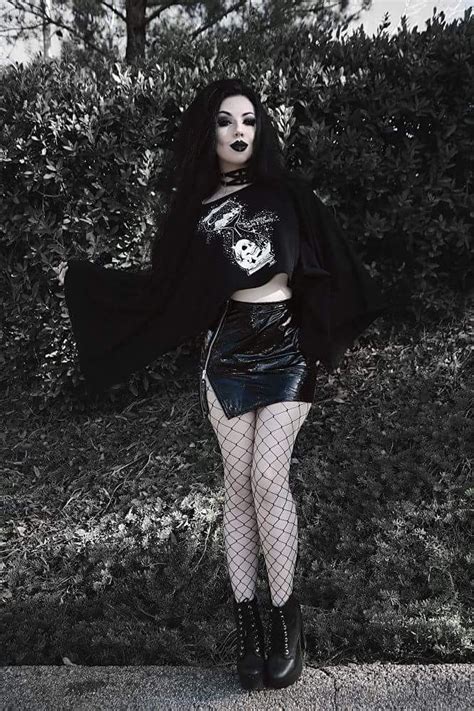 Pin De Laurie Dark Gothic Angel Pat Em Kristiana One One And Only Model Moda Gótica Roupas