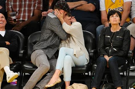 Justin Timberlake Jessica Biel Share Passionate Kiss At Lakers Game