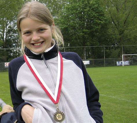 She is the 2015 and 2017 world champion and won silver at. Dafne Schippers van de meerkamp naar de sprintnummers bij ...