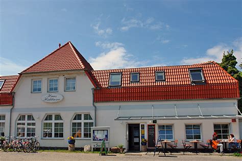 Vom früheren hotel wurden umrisse und denkmalgeschützte vorderfront übernommen. Haus Hiddensee - Urlaub in der Pension auf Hiddensee neben ...