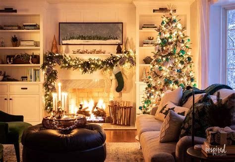 45 Festive And Cozy Christmas Living Room Decor Ideas