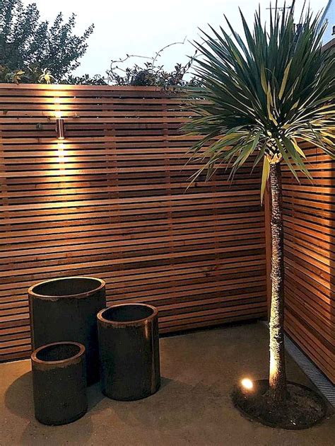 41 Unique Garden Fence Decoration Ideas - Home & Garden | Small patio