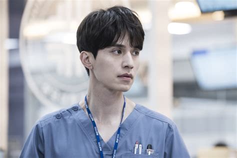 Lee dong wook is a south korean actor and model under king kong by starship entertainment. Lee Dong Wook transforma-se em um médico sério no dorama Life
