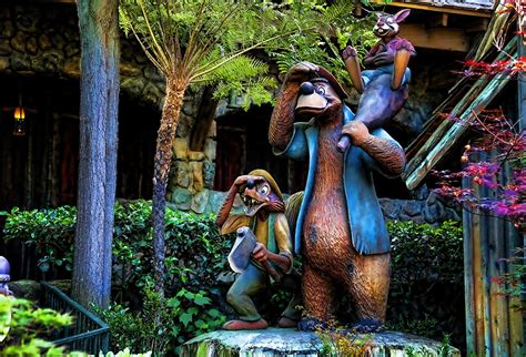 The Magic Of Disney Parks Storytelling Splash Mountain At Disneyland