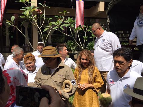 Its president puan sri shariffa sabrina syed akil said the area near the lake has been continuously plagued by logging and mining activities, resulting in the buffer zone becoming smaller. Tanah Aina Farrah Soraya Eco Resort ~ Dari Jari Jari Halusku