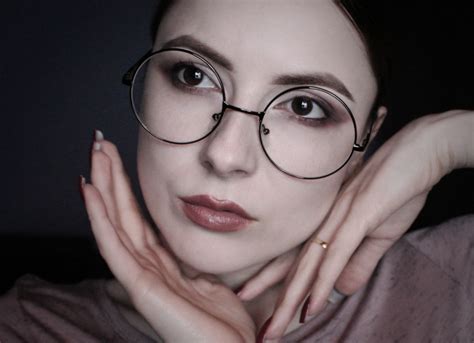 How To Pick The Right Makeup Look For The Eyeglasses January Girl