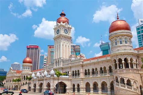Since 1886, it has served as the final resting place for several members of the selangor royal family. Sultan Abdul Samad Building - VisionKL