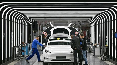 IG Metall fordert bessere Personalausstattung in Tesla Werk Grünheide