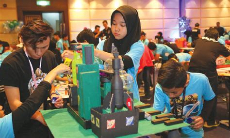 Dalam video ini, beliau telah berkongsikan kepada umum bagaimana menghasilkan buku nota poket. Kesedaran kitar semula si cilik | Harian Metro