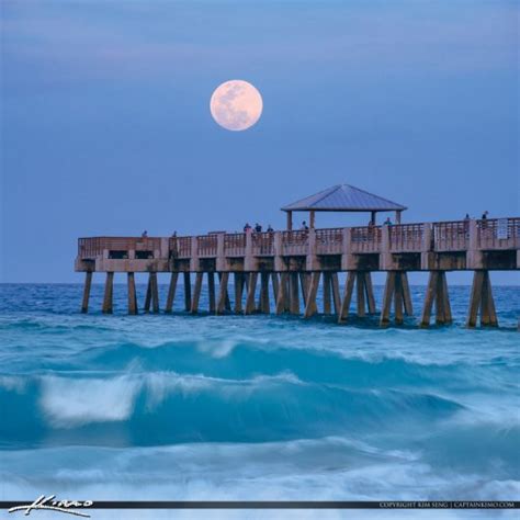 Juno Beach Pier Bluewater Moon Rise Atlantic Ocean Royal Stock Photo
